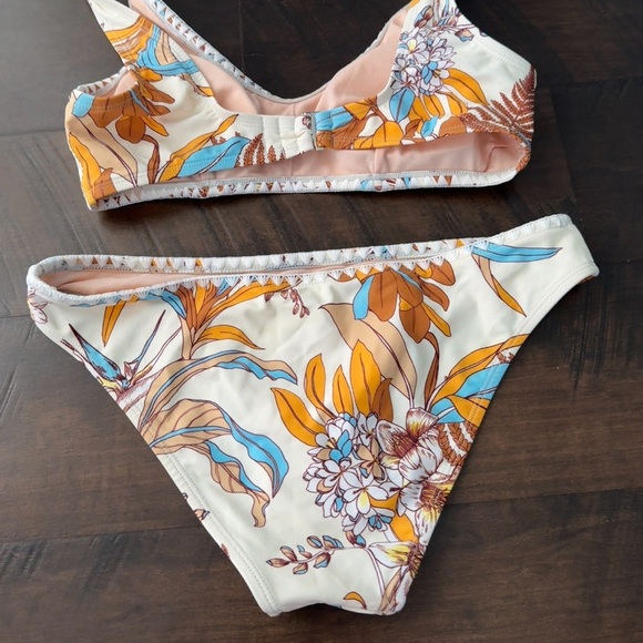 Bikini Set - Picture 9 of 16